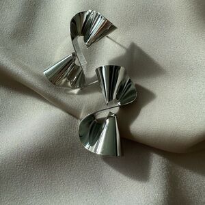 【Fantine】Minimalist Abstarct Twisted Metal Earrings